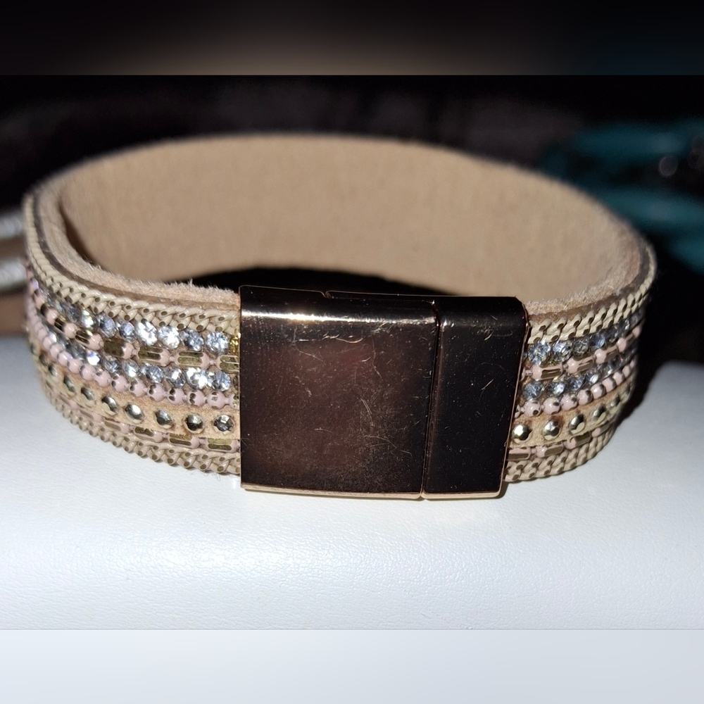 Pair Boho Leather Wrap Magnetic Bracelets In Tan, Cream And Gold EUC - Picture 6 of 12
